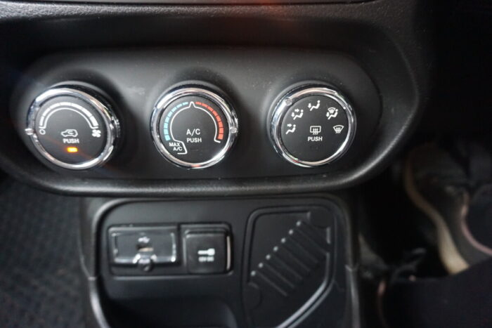 Jeep Renegade 1.4 Longitude Automatic Black 2016 - photo 29