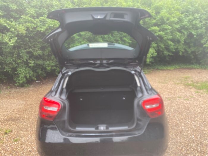 Mercedes A Class 1.5 SE Automatic Black 2017 - photo 12